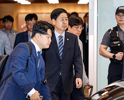 한미 2+2 통상 협의 돌연 연기, 발길 돌린 구윤철