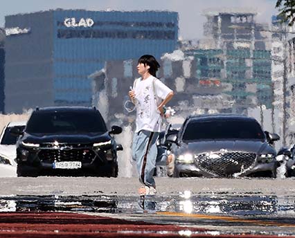 이불 두 겹에 전기장판 깐 날씨 서울 38도 극한폭염[노컷네컷]
