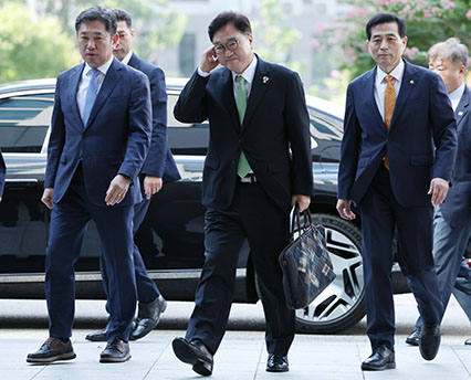 우원식 국회의장, 내란특검 참고인 조사 출석