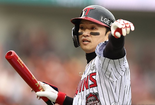 '한화 팬 원성' 박해민, LG에 잔류…4년 65억 재계약