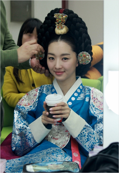 장희진, '세결여' 뽀글머리 벗고 단아한 한복 인사 